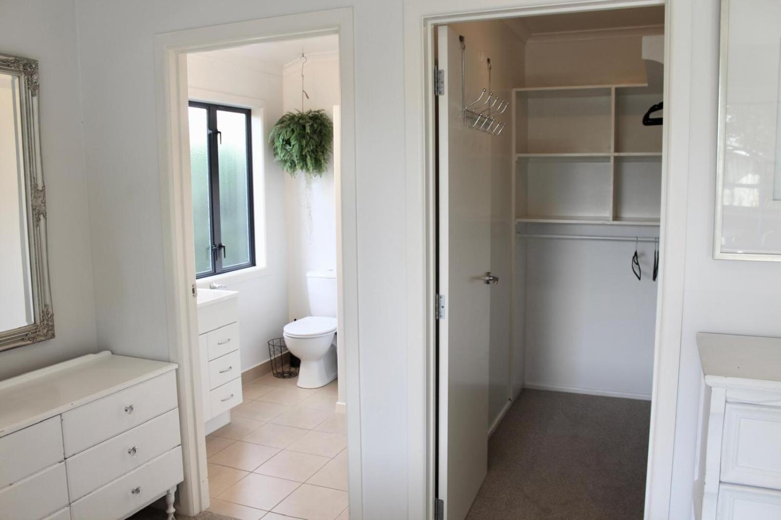 5-Min Walk To Village - Havelock North Holiday Home With Spa Pool Buitenkant foto